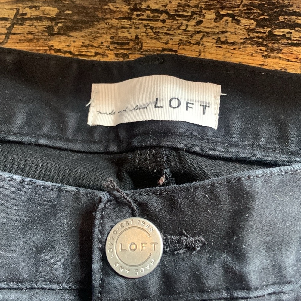 ‘LOFT’ BLACK SKINNY PANTS!